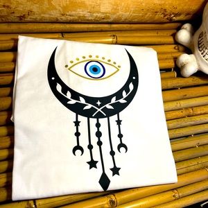 Medium white tshirt 🧿